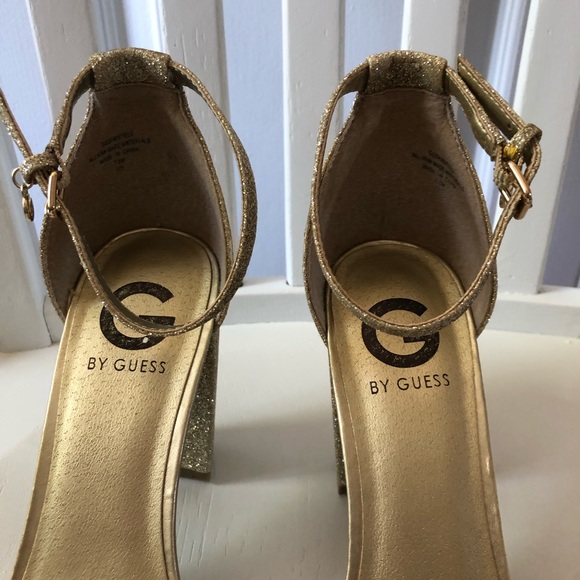 Gold Guess heels - Picture 6 of 11